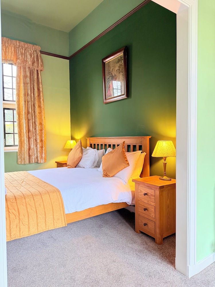 Feature, Double Bed