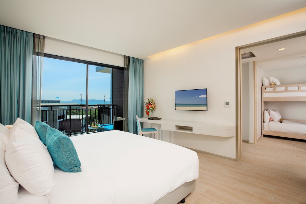 FAMILY SUITE, KING BED