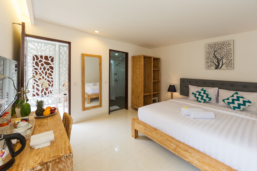 DELUXE, DOUBLE BED, POOL VIEW