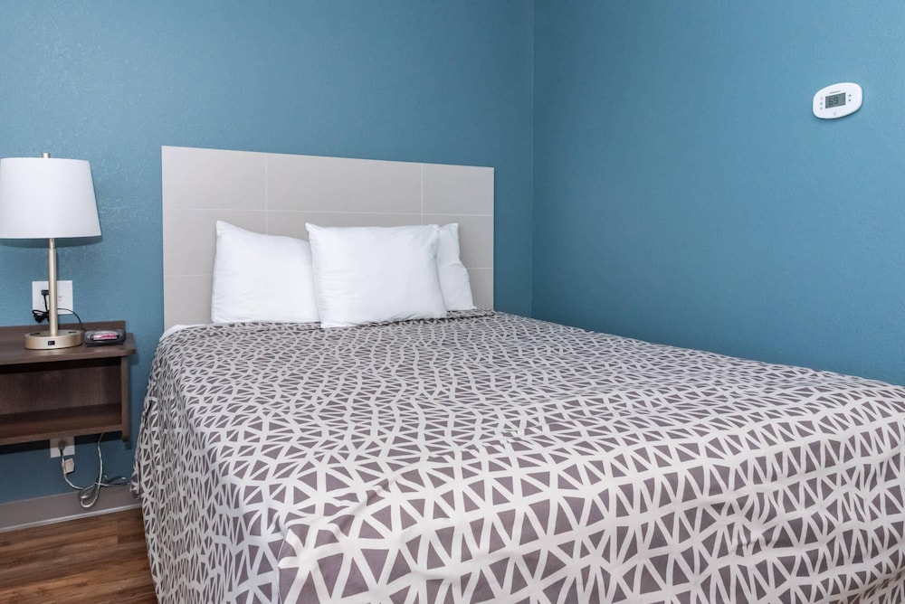 WoodSpring Suites Buford near Mall of Georgia-Lake Lanier 33/57