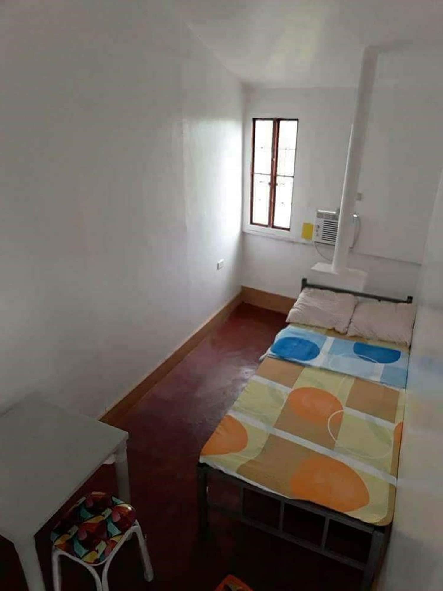 SEMI ROOM, SEMI DOUBLE BED