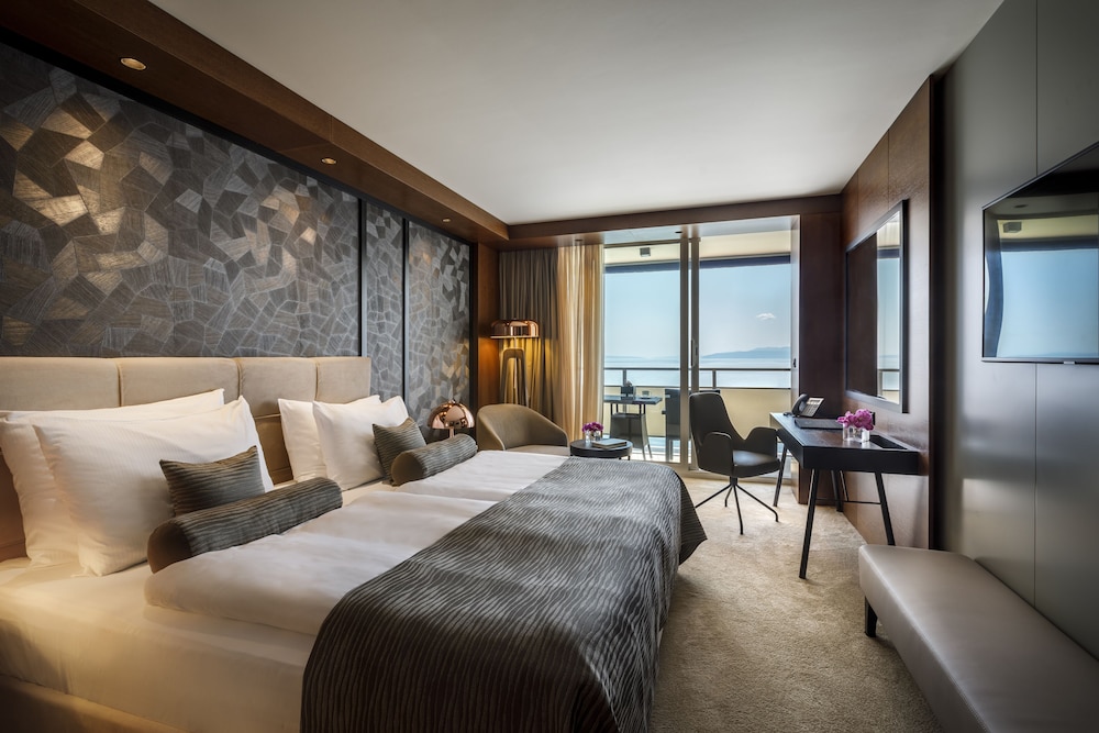 SUPERIOR, DOUBLE OR TWIN BED, SEA VIEW