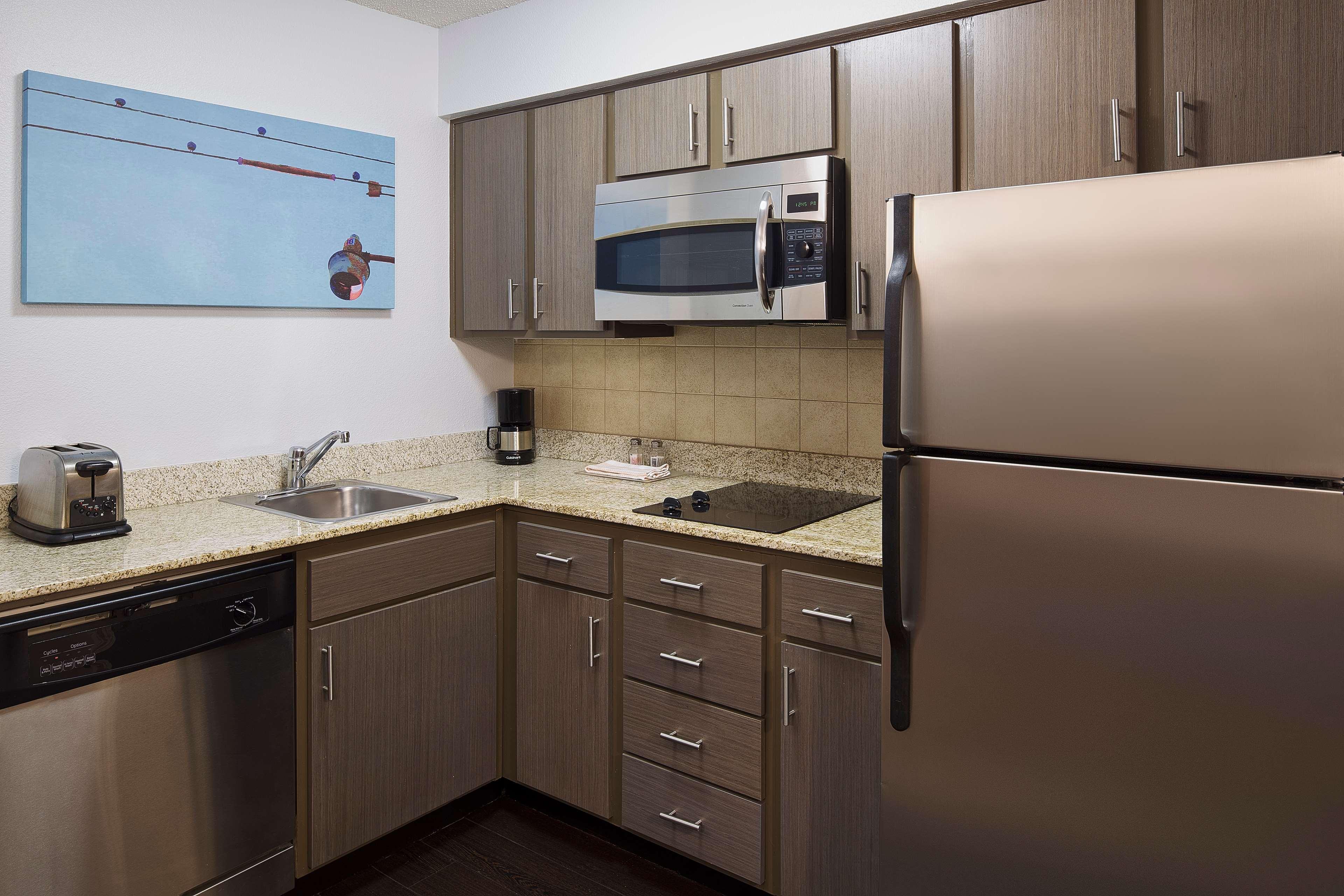 HYATT house Austin/Arboretum 40/41