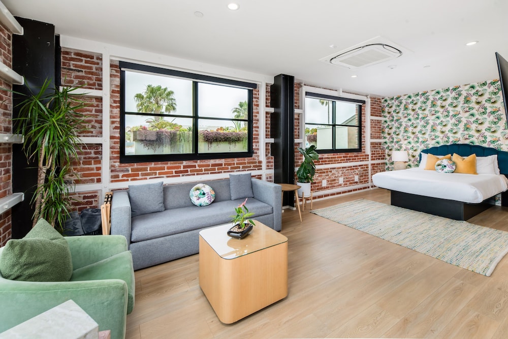 The Brick Hotel 28/50