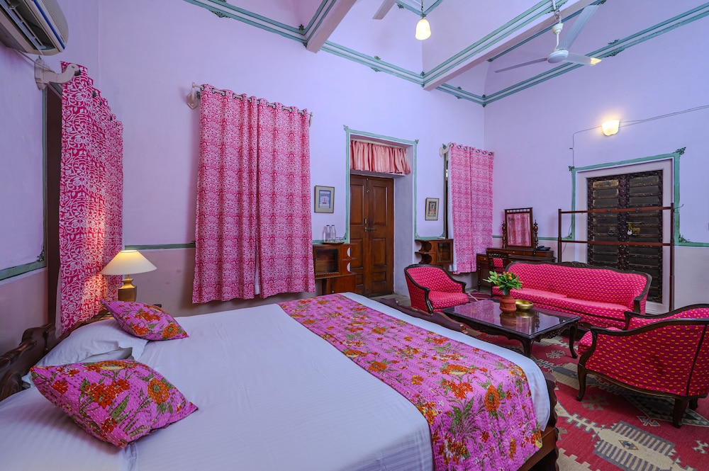 The Piramal Haveli (20th Century; Shekhavati, Rajasthan) 4/39
