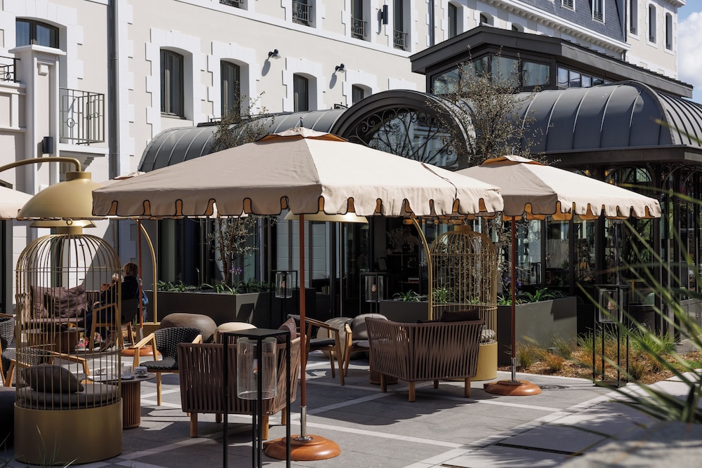 Grand Hotel de Courtoisville 5/73