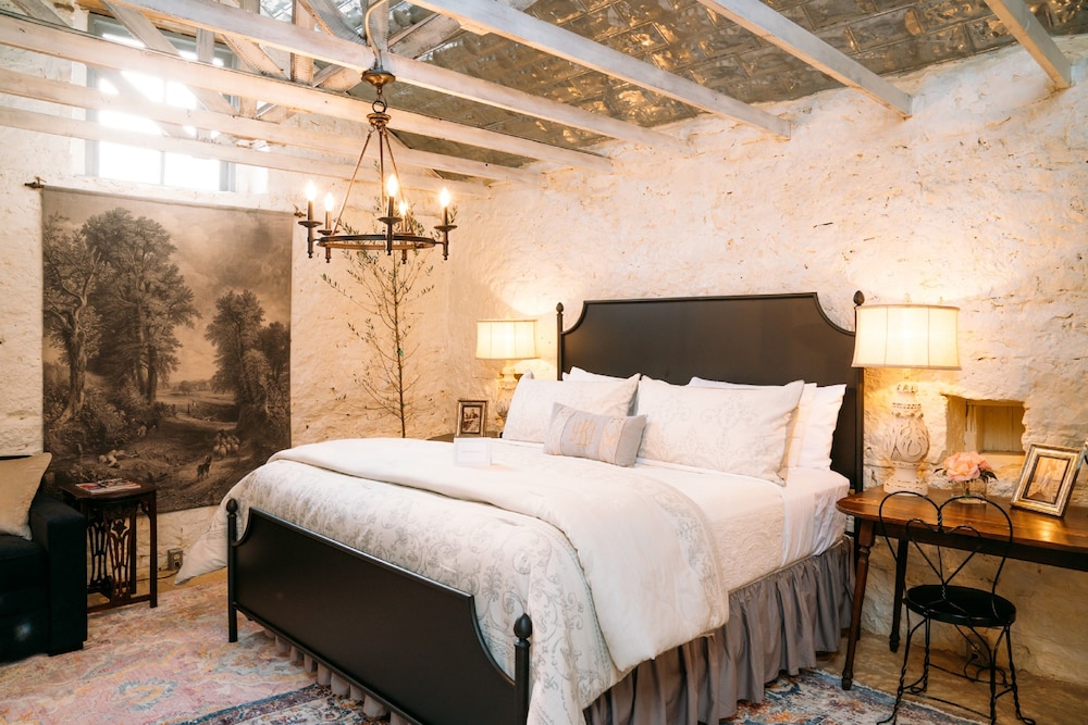 Ye Kendall Inn 24/82