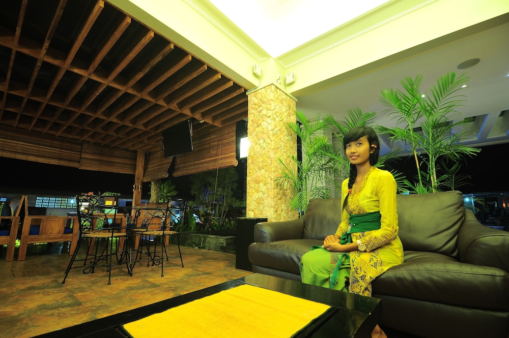 Alron Hotel Kuta Powered by Archipelago 49/67