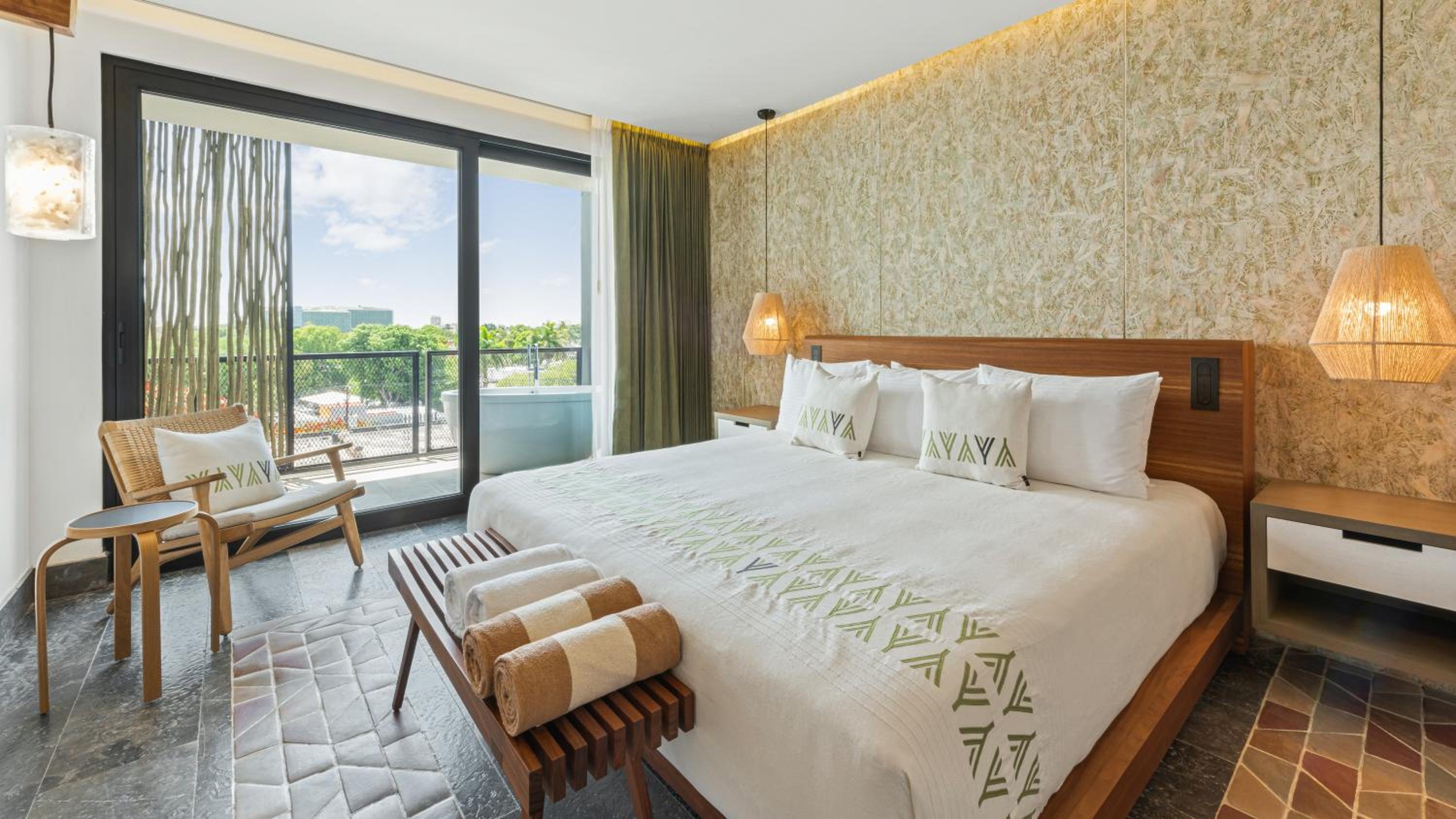 Master, Suite, Queen Bed