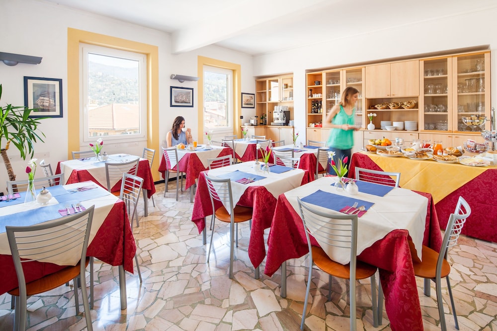Albergo La Piazzetta 38/50