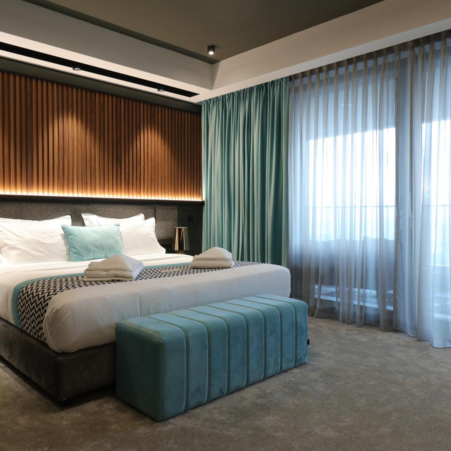 Suite, Sky View