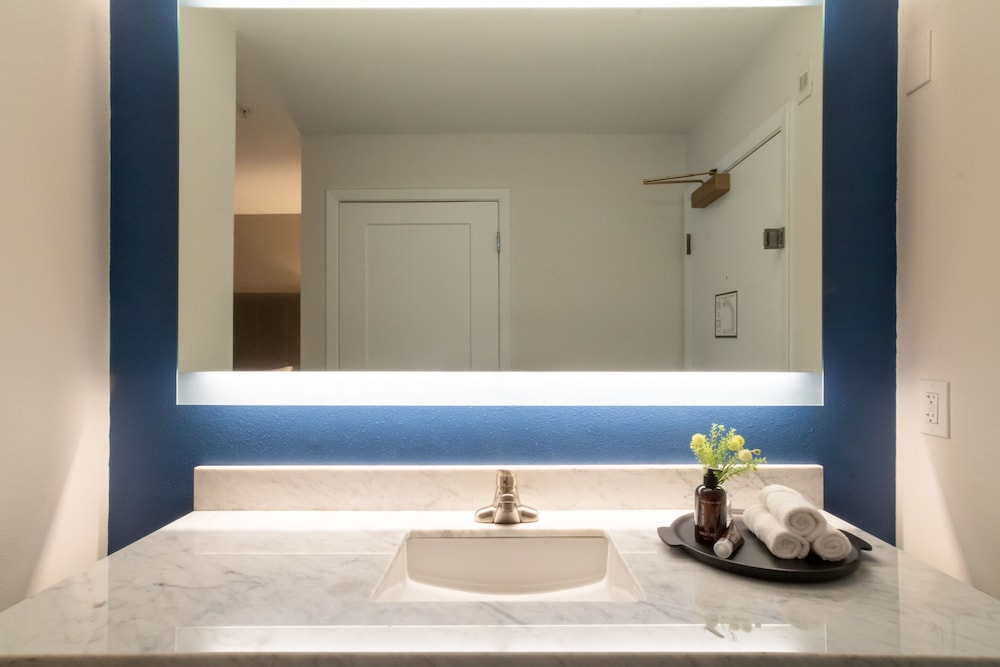 Oxford Suites Portland - Jantzen Beach 25/53