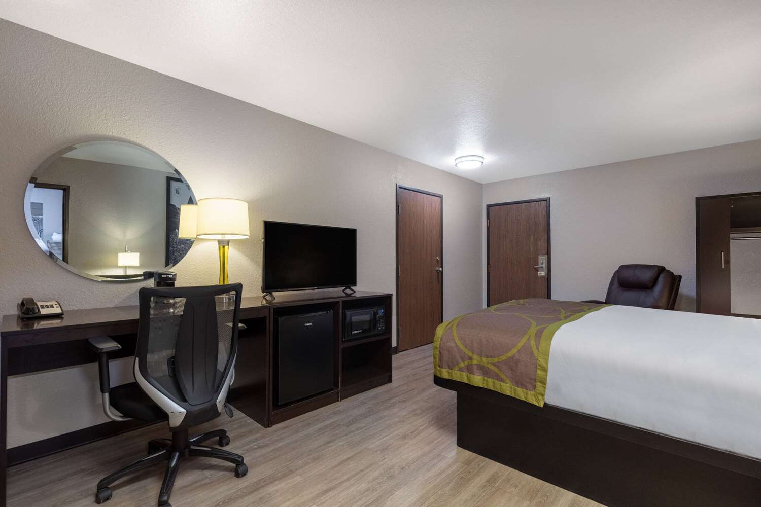 Super 8 by Wyndham St. Regis 11/30