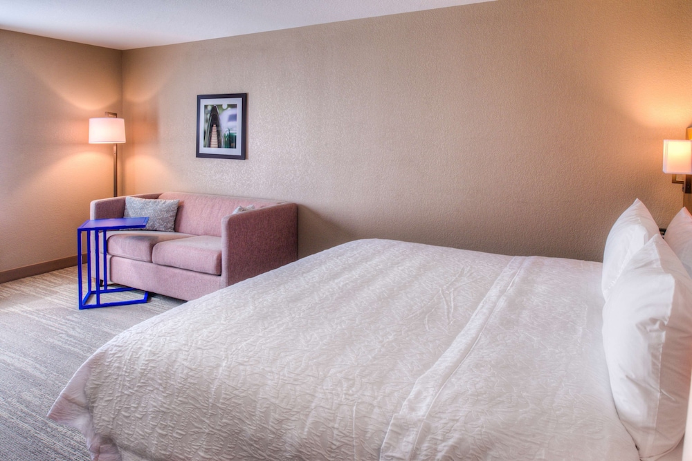 Hampton Inn & Suites Wixom 14/61