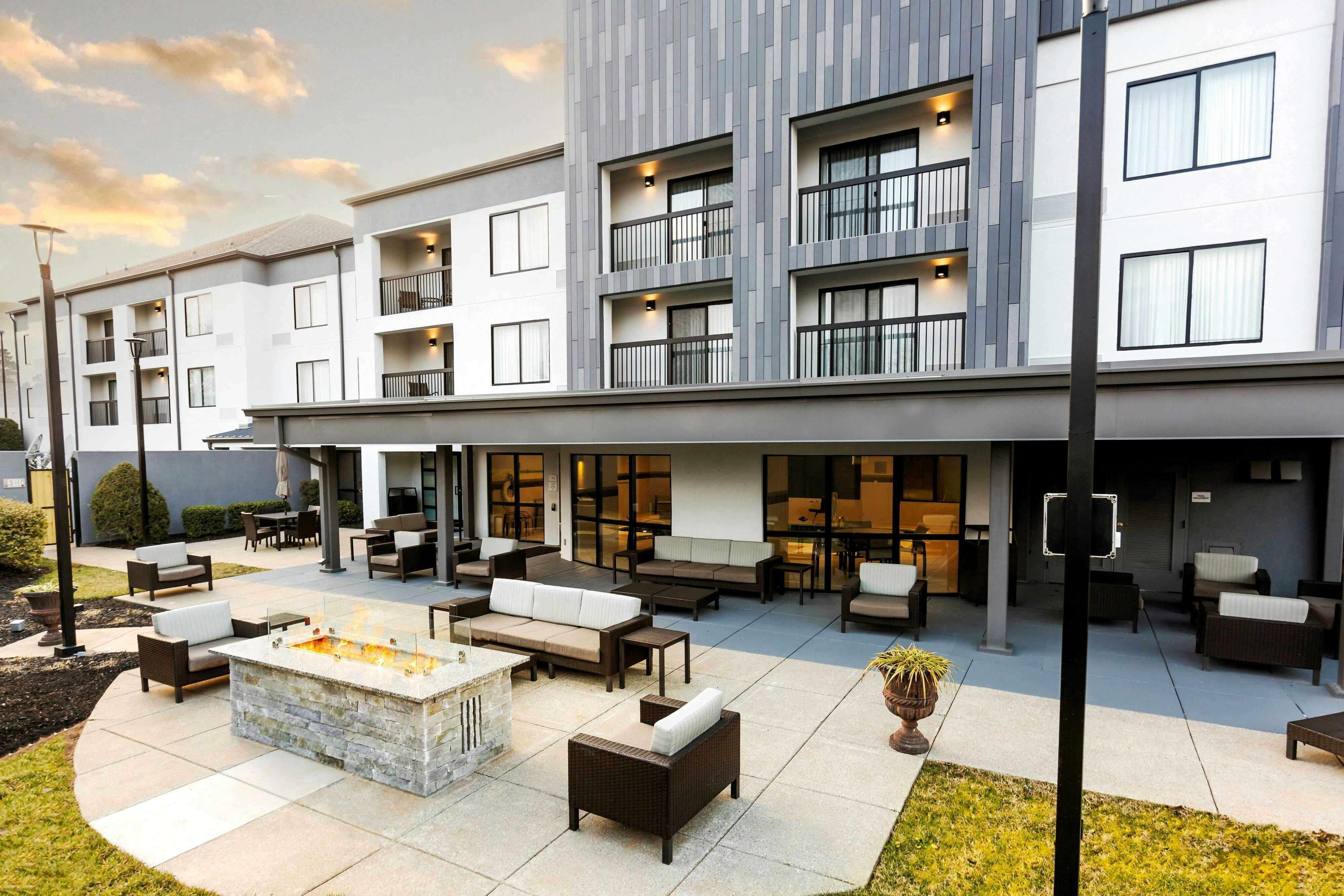 Courtyard By Marriott Bowling Green Convention Center 1/15