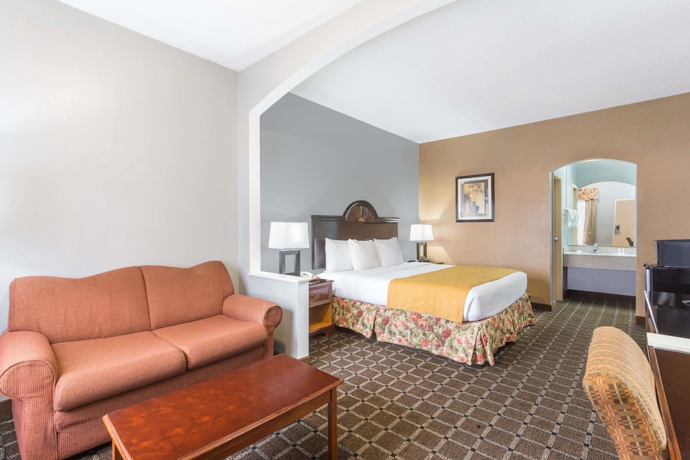 Baymont By Wyndham Mobile/Tillmans Corner 13/36