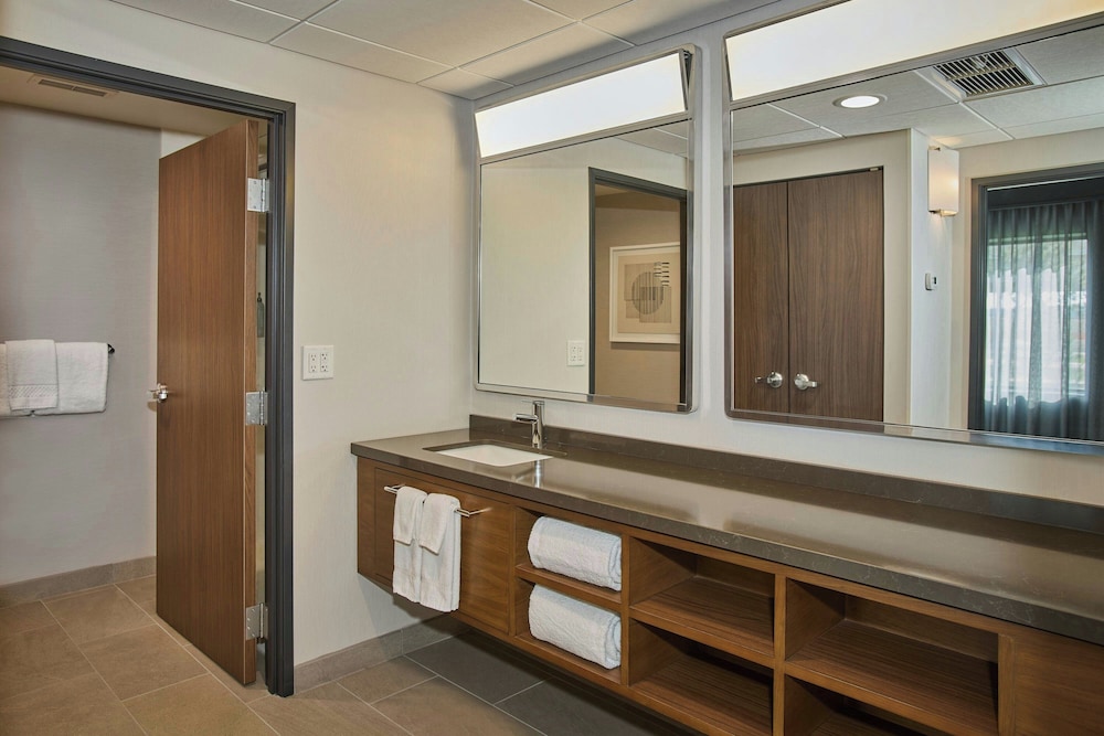 Courtyard By Marriott Wausau 42/44