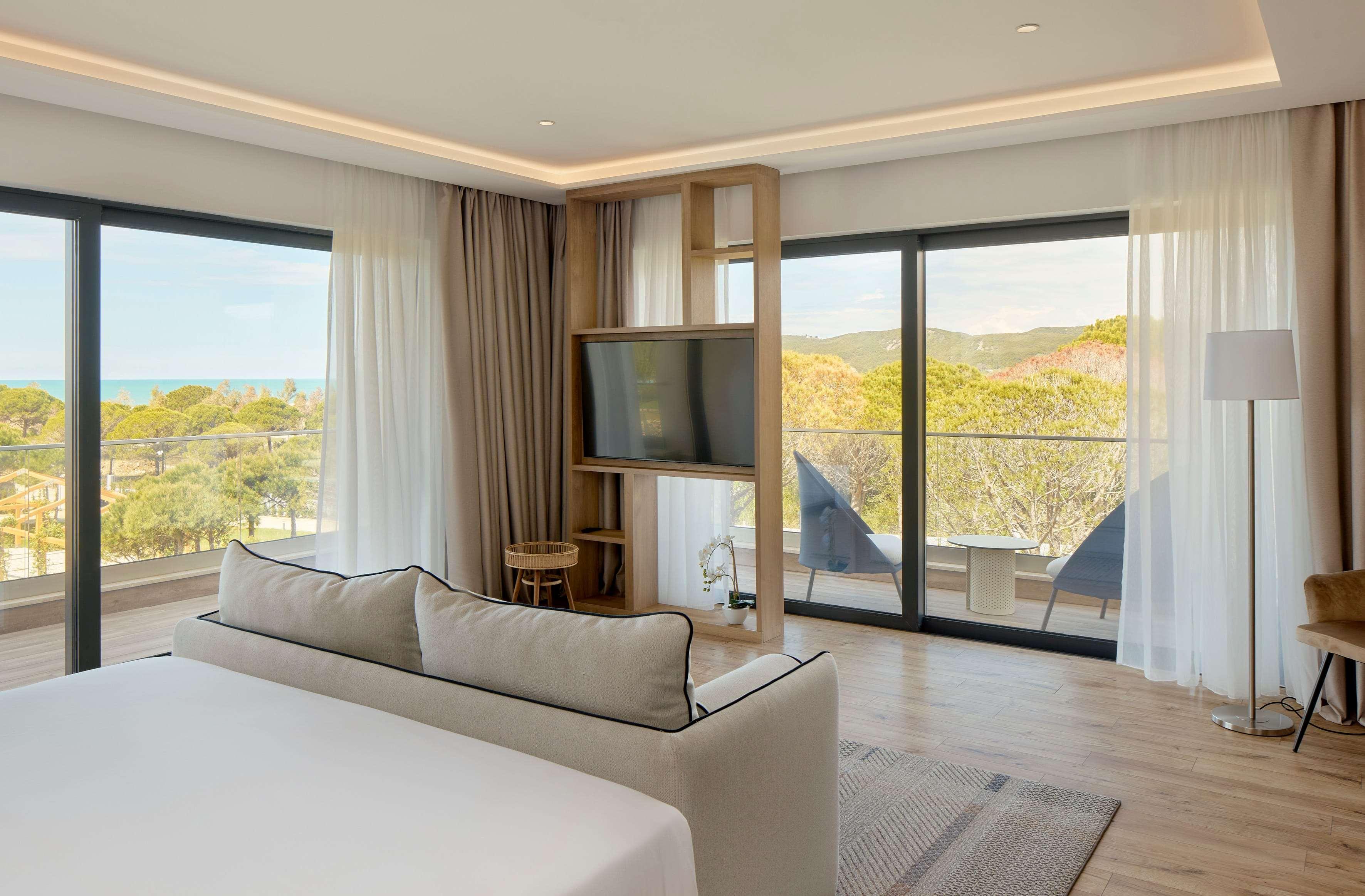 Grand, the Level, Suite, Beach Side, Adult Only 3/6