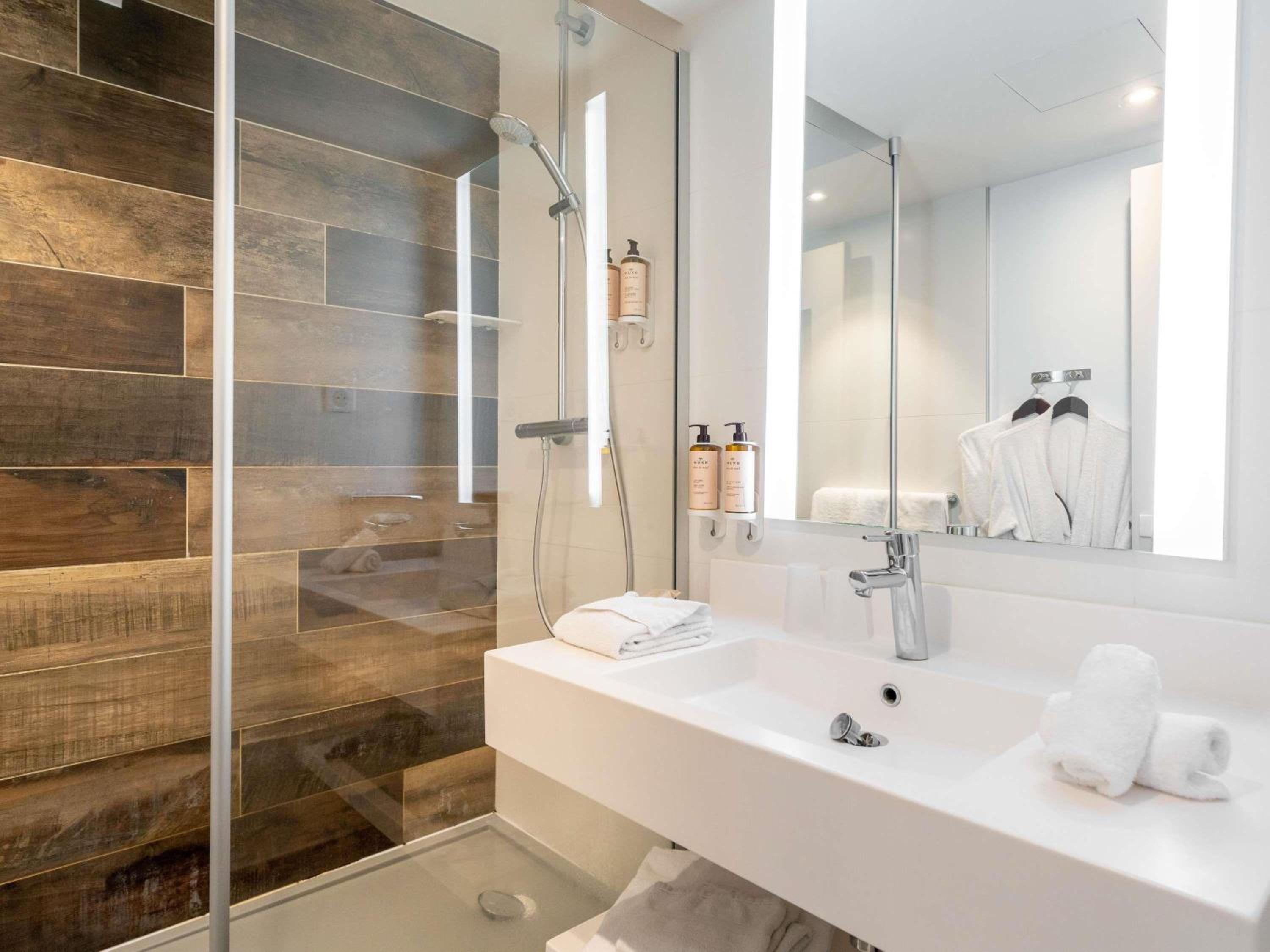 جناح جونيور بسرير كوين مع أريكة، Mercure Antibes Sophia Antipolis Hotel 6/9