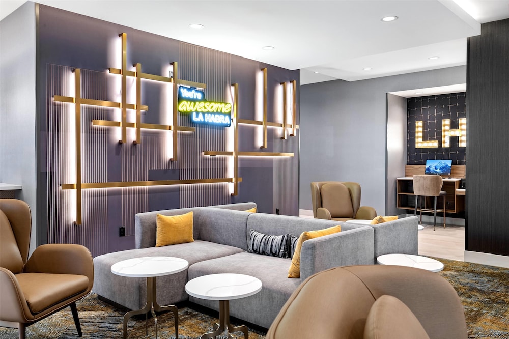 La Quinta Inn and Suites by Wyndham La Habra 42/60
