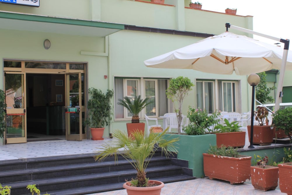 Hotel Germania 2/50