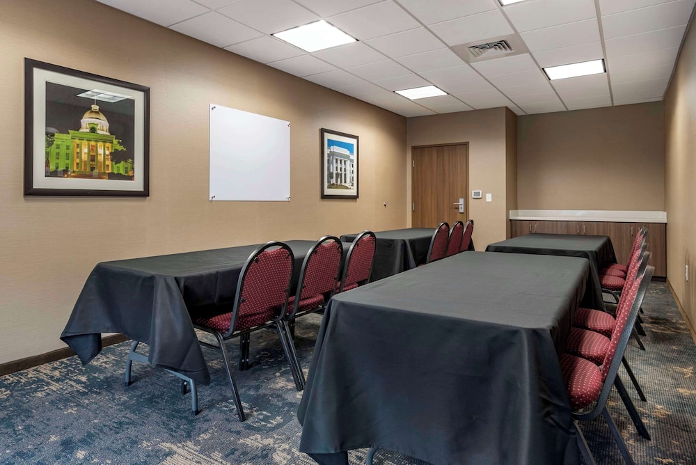 Comfort Inn and Suites Downtown near University 23/29