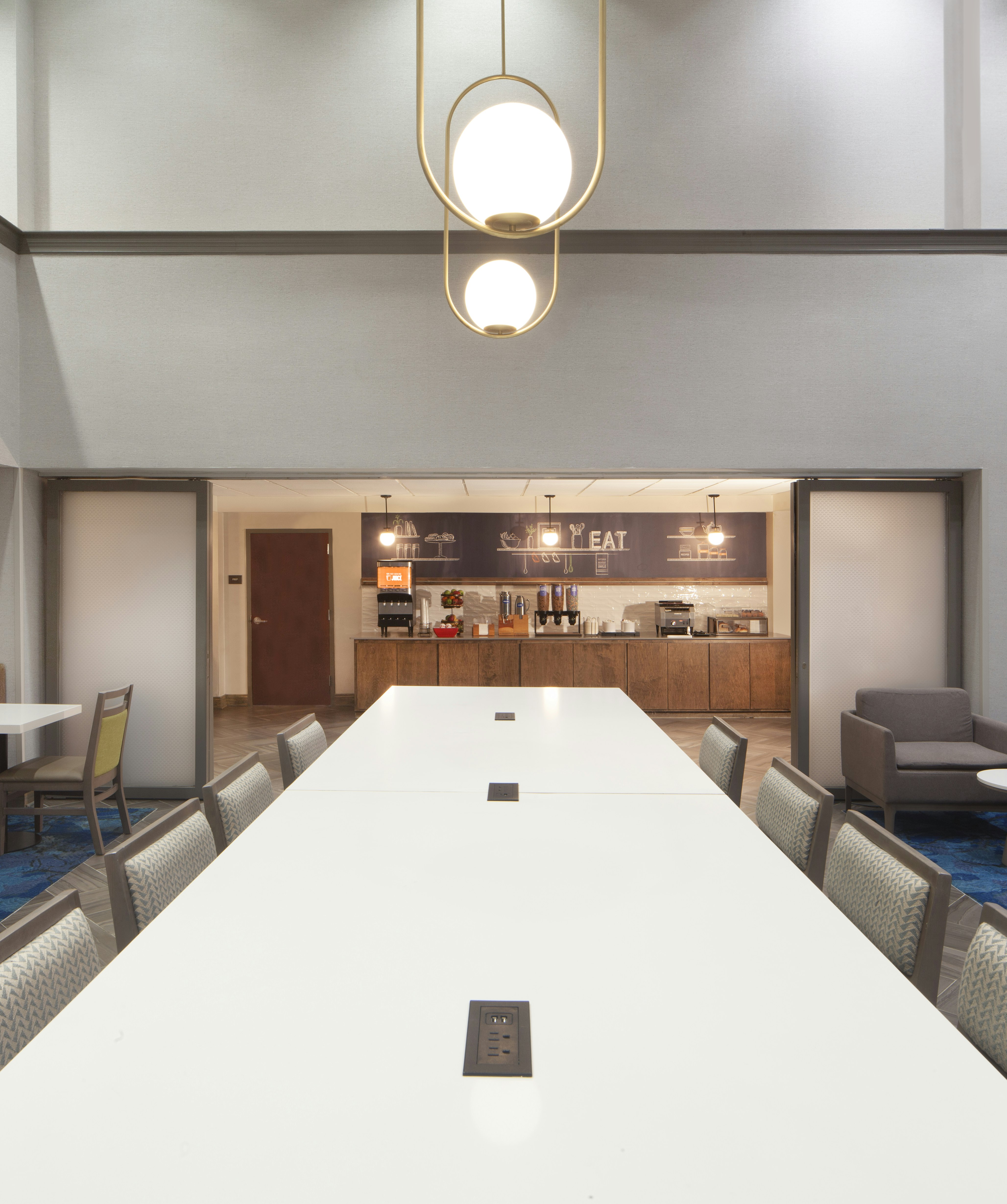 Hampton Inn Suites Natchez 74/78