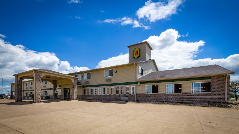 Super 8 By Wyndham Neillsville Wi 4/22