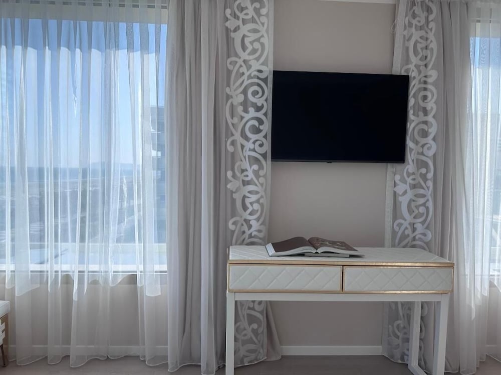 The Promenade Luxury Wellness Hotel 60/68