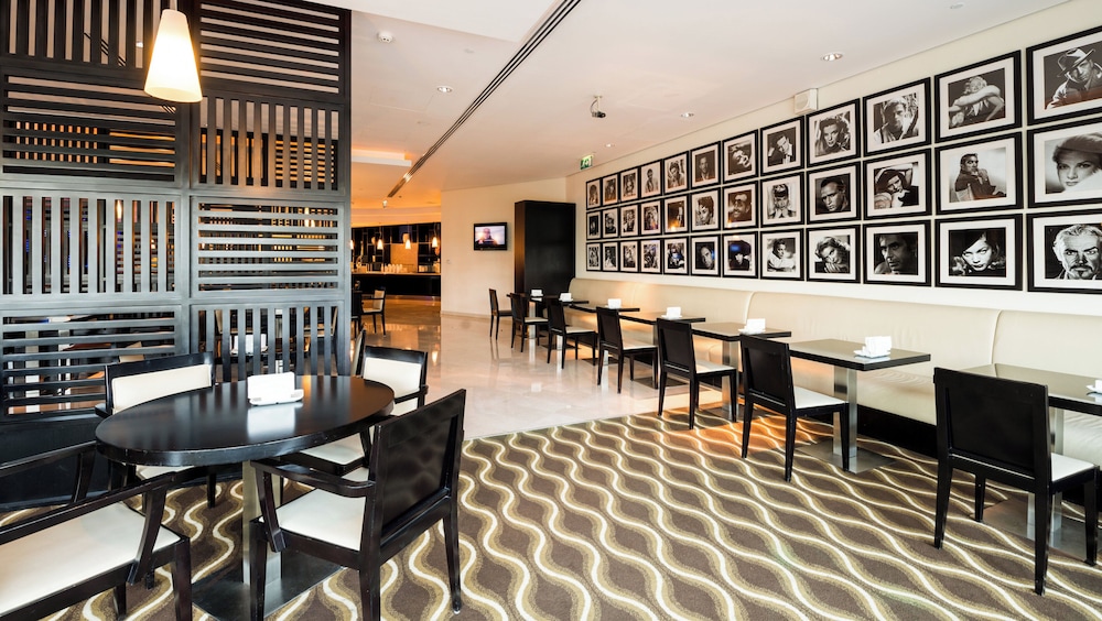 Holiday Inn Express Dubai Airport 25/44