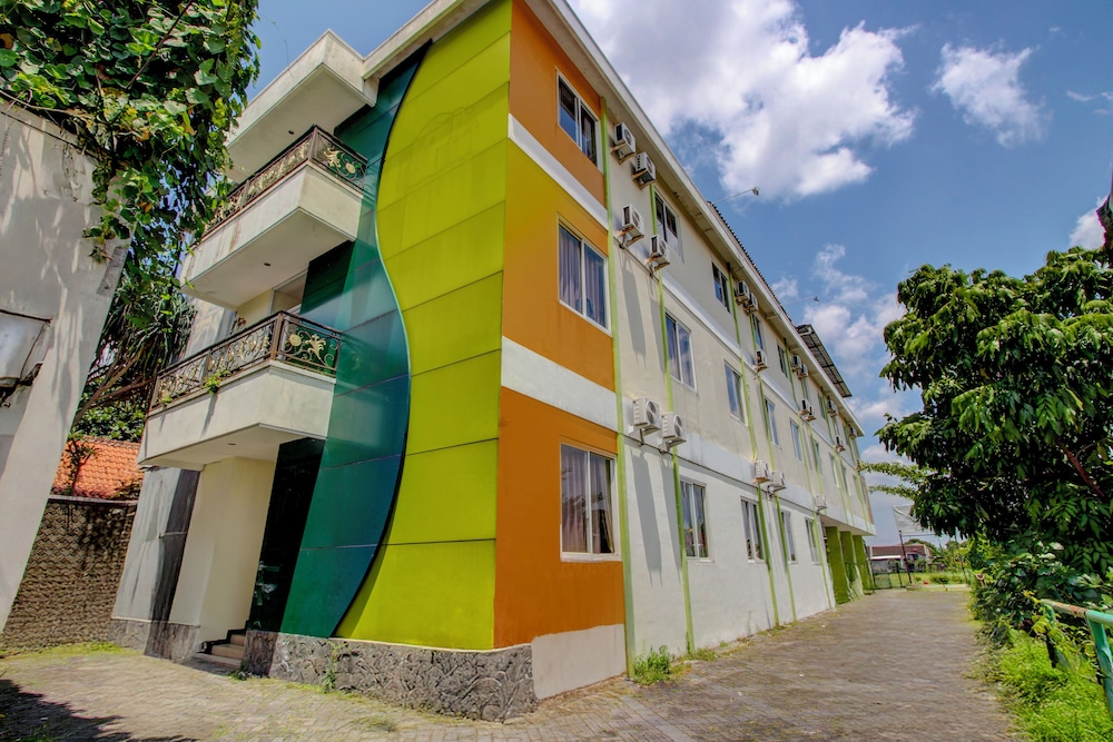 Collection O near Stadion Manahan formerly Graha Laweyan Solo 10/44