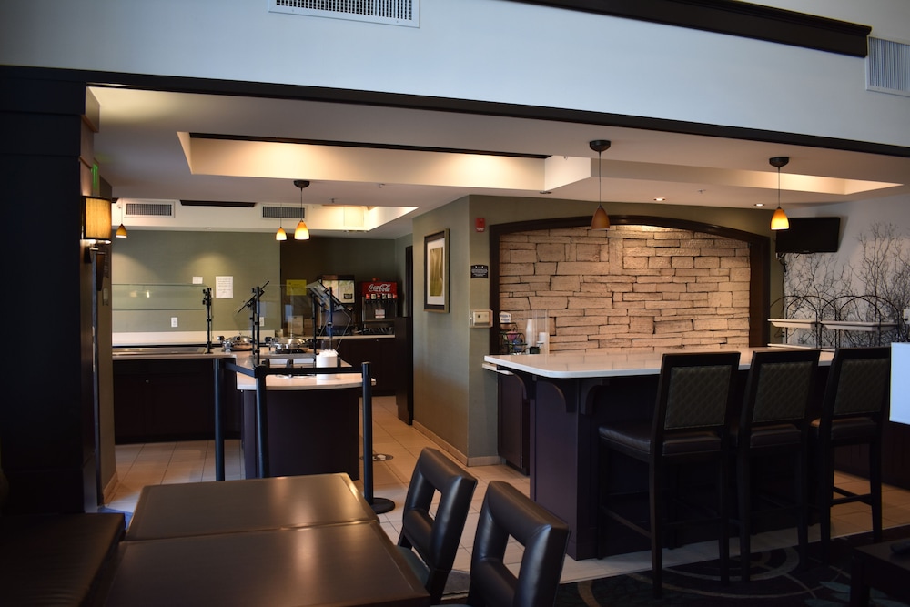 Staybridge Suites Cranbury-South Brunswick 53/75
