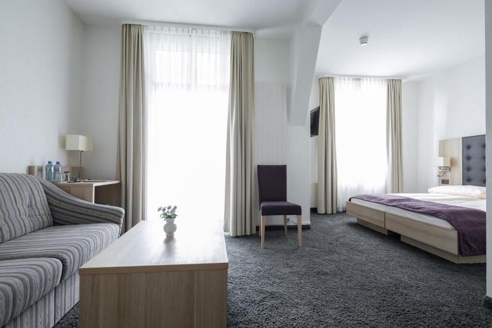 Hotel Lotschberg 18/45