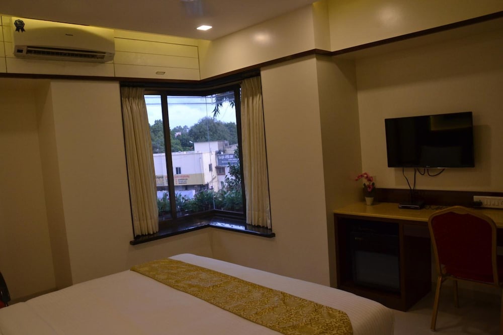 The Grand Tulip, Swargate 17/30