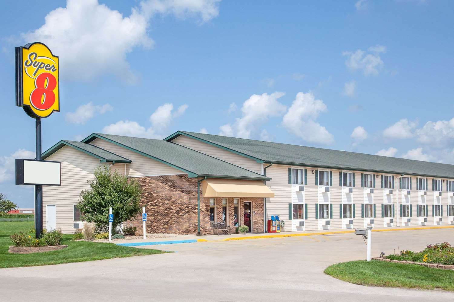 Super 8 by Wyndham Mt Pleasant 4/6