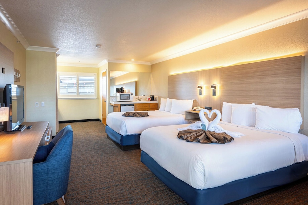 Standard, 2 Queen Beds