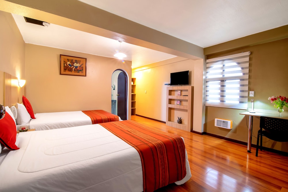 STANDARD, TWIN BEDS, PRIVATE BATHROOM