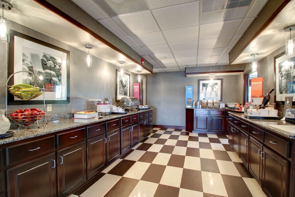 Hampton Inn Rolla 15/56