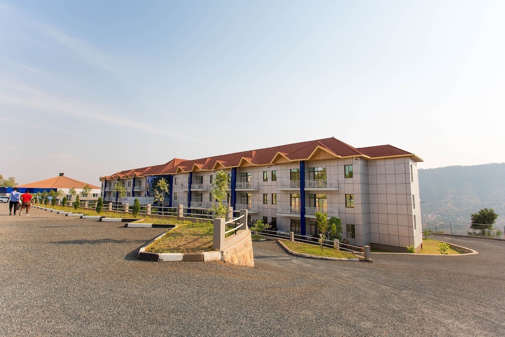 Dove Hotel 34/49
