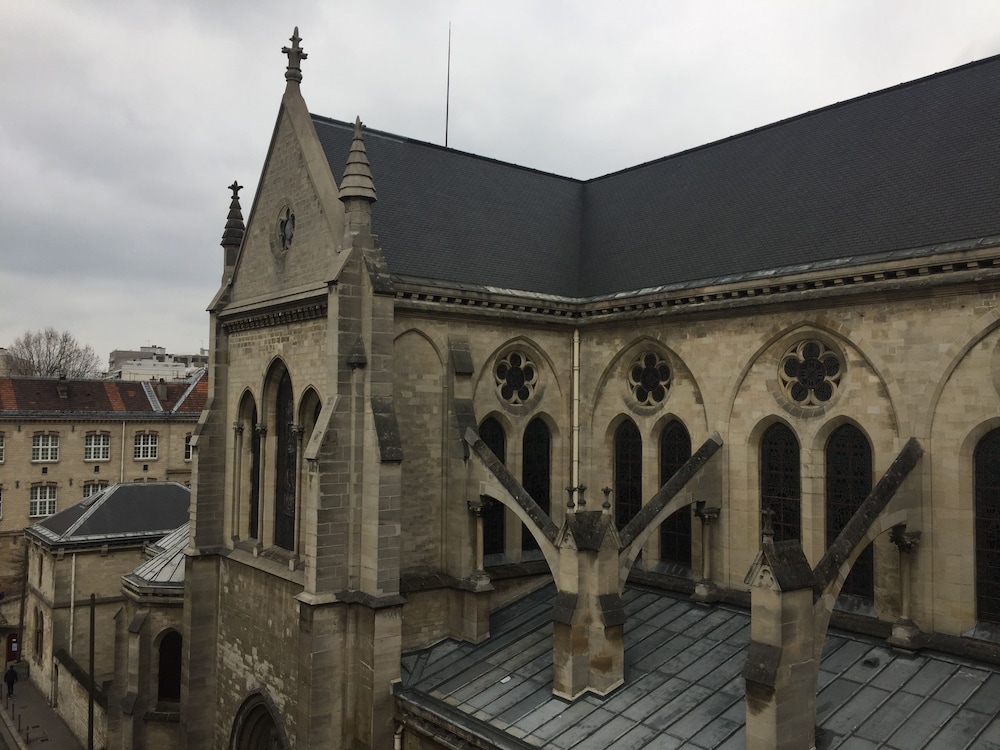 HOTEL DE LA PERDRIX ROUGE 2/71