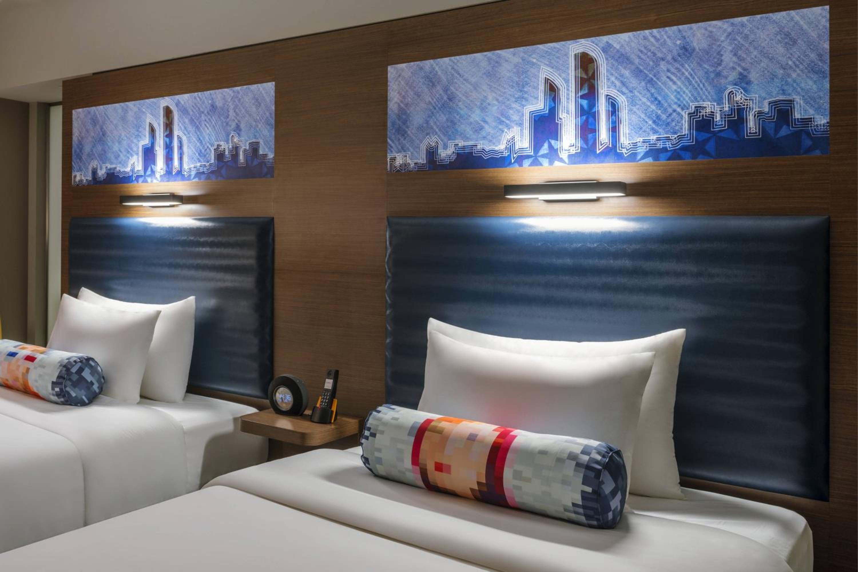 Aloft, Guest Room, 2 Queen Beds
