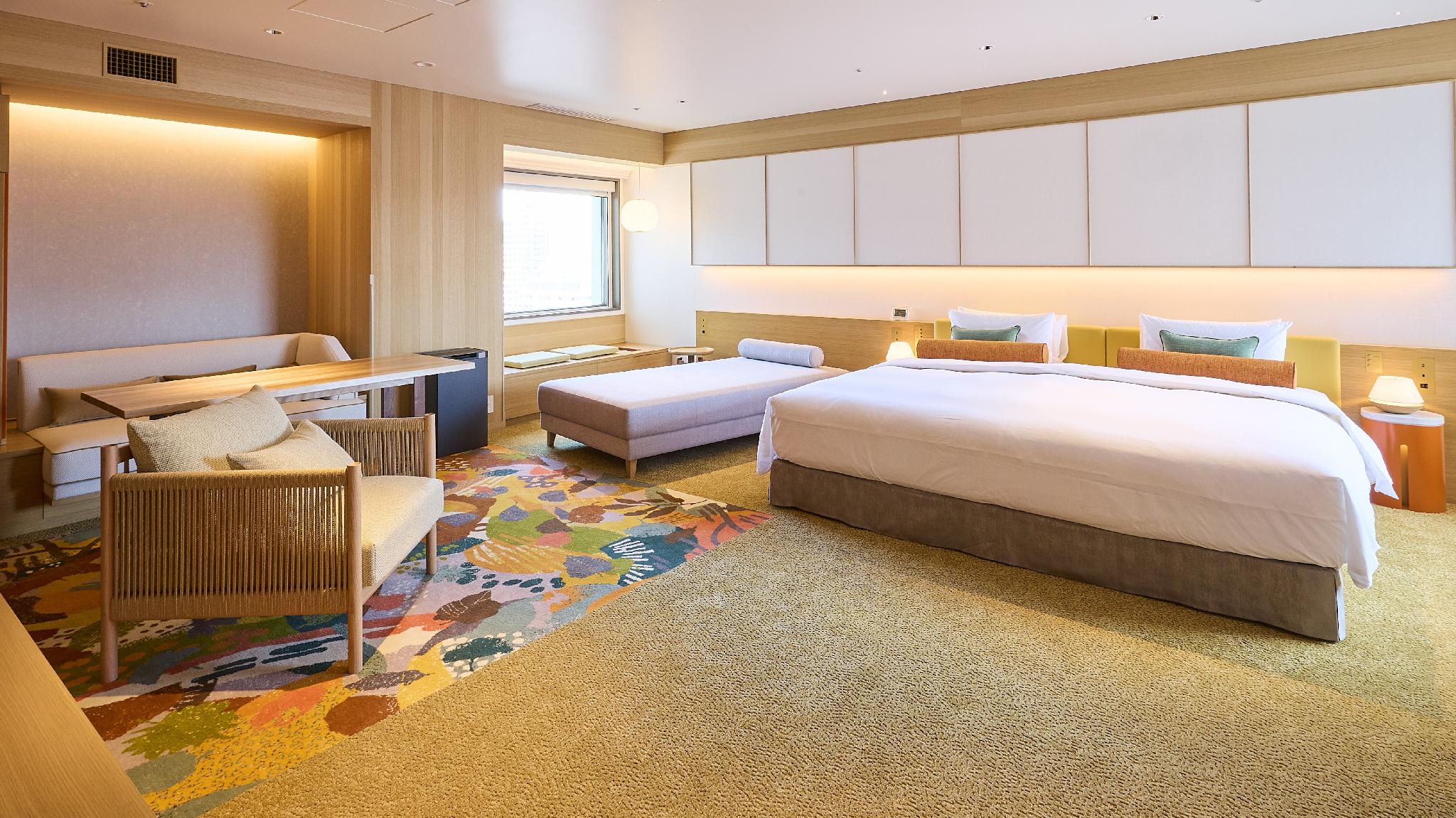 Plaza, Junior Suite, King Bed, Night View, Corner
