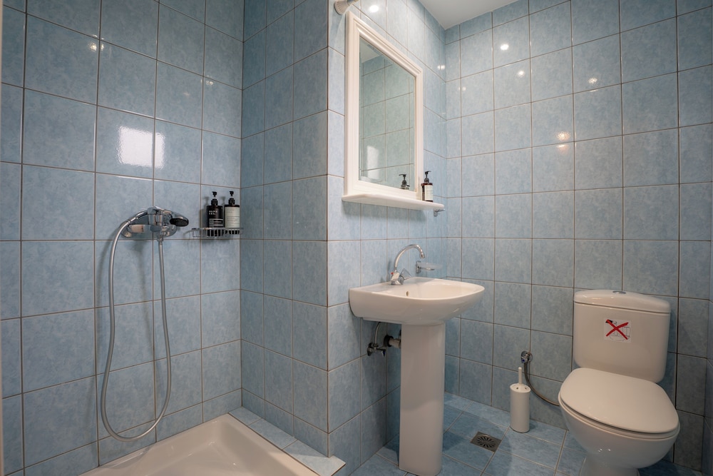 Alamis Apartments 45/50