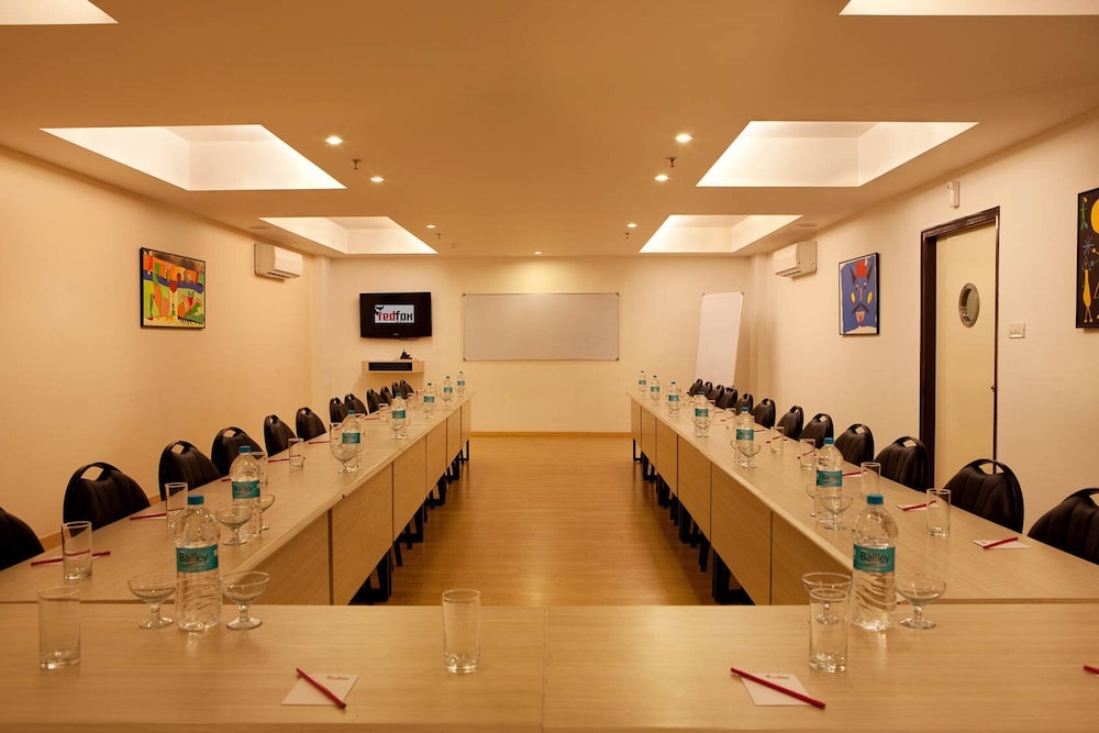 Red Fox Hotel East Delhi 48/59