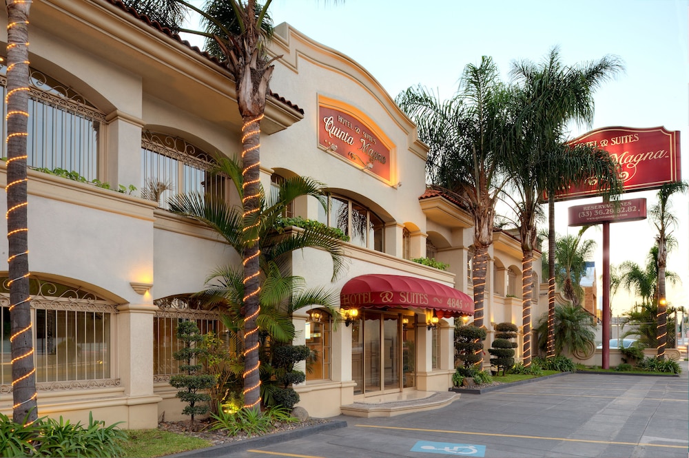 HOTEL AND SUITES QUINTA MAGNA 29/34