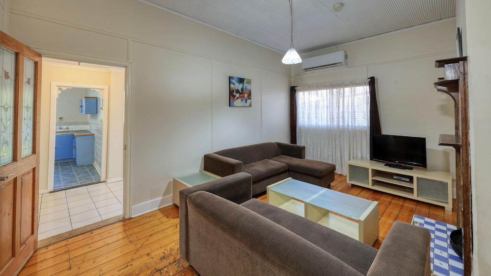 CHARLES RASP MOTOR INN AND COTTAGES 34/56