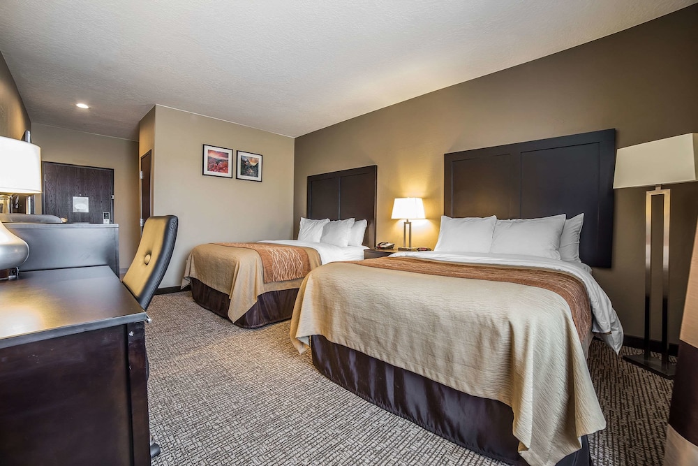 Comfort Inn and Suites Vernal National Monument Area 18/42
