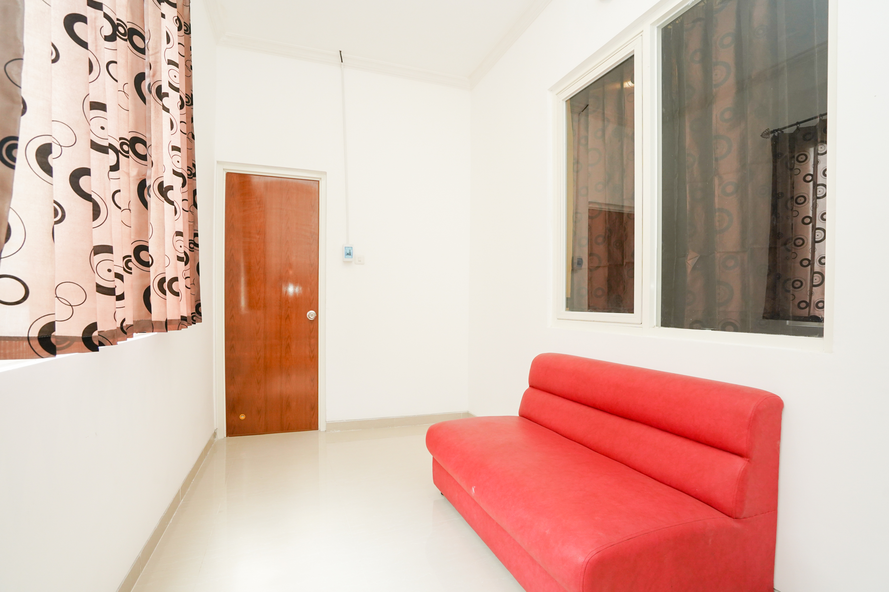 Oyo 1957 Riverside Residence 36/44