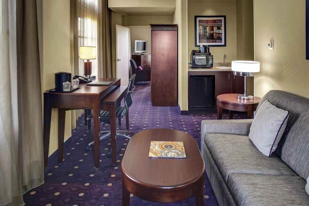 Courtyard by Marriott Kansas City Country Club Plaza 25/38