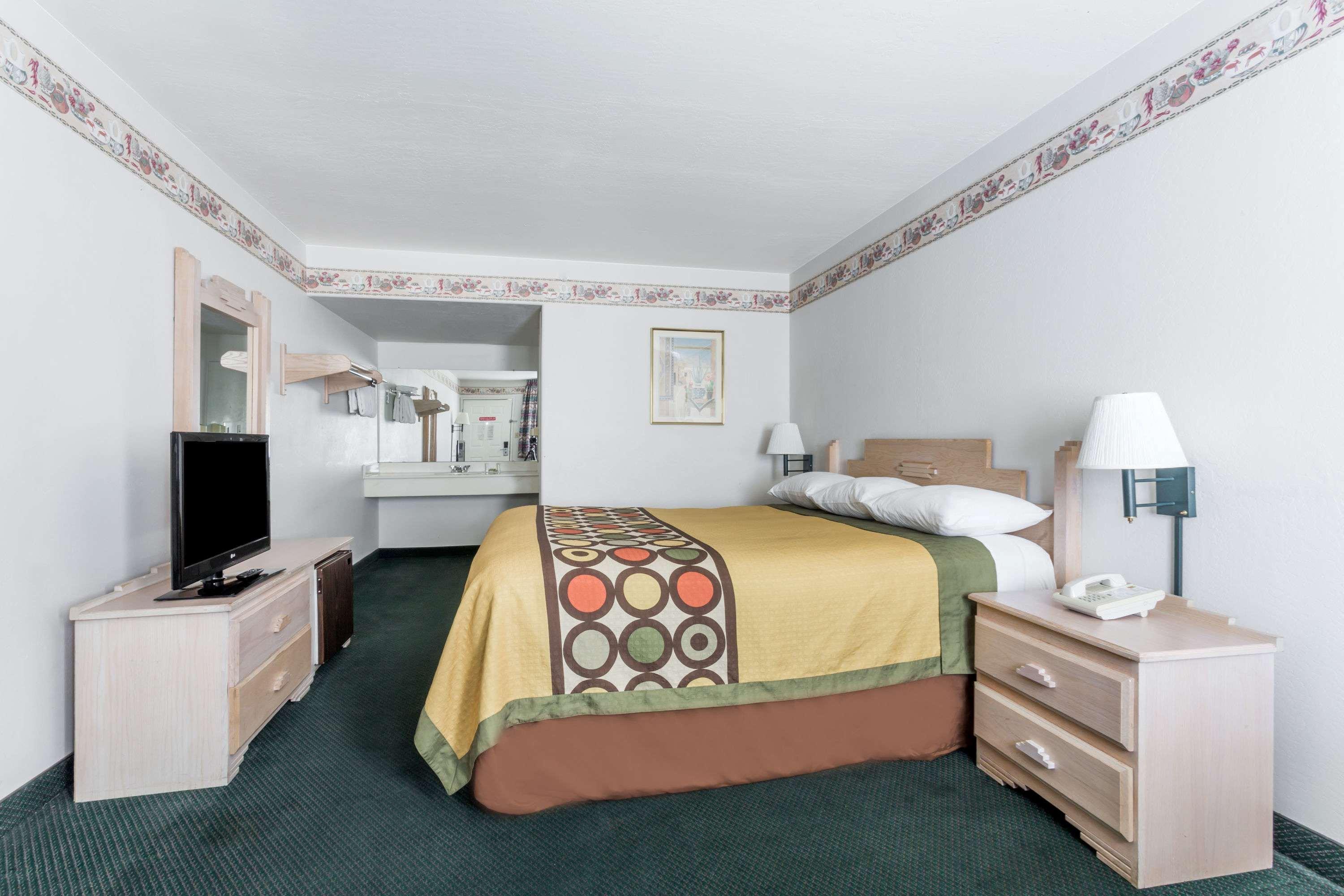 Super 8 by Wyndham Cottonwood 1/15